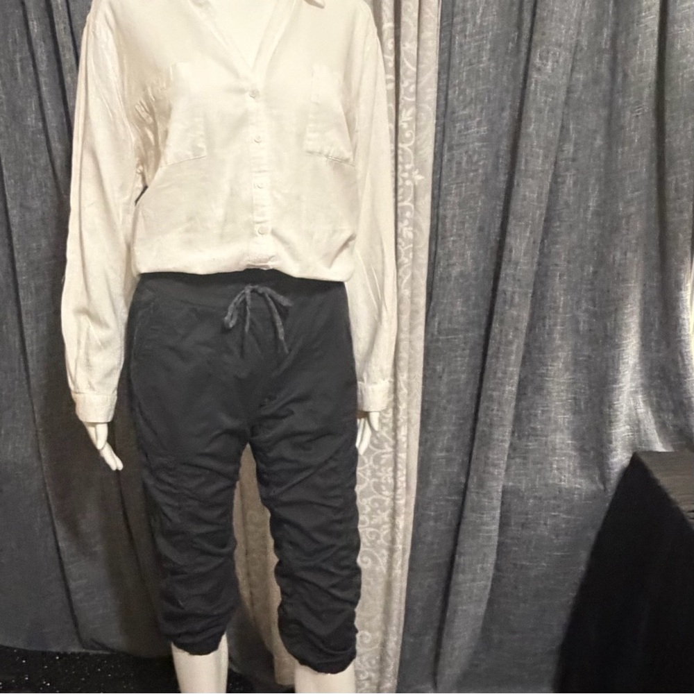 The North Face Women's Aphrodite 2.0 Capri Pants Black. Size Small